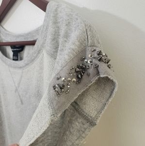 Casual t-shirt With Decorative embroidery on sleeves,